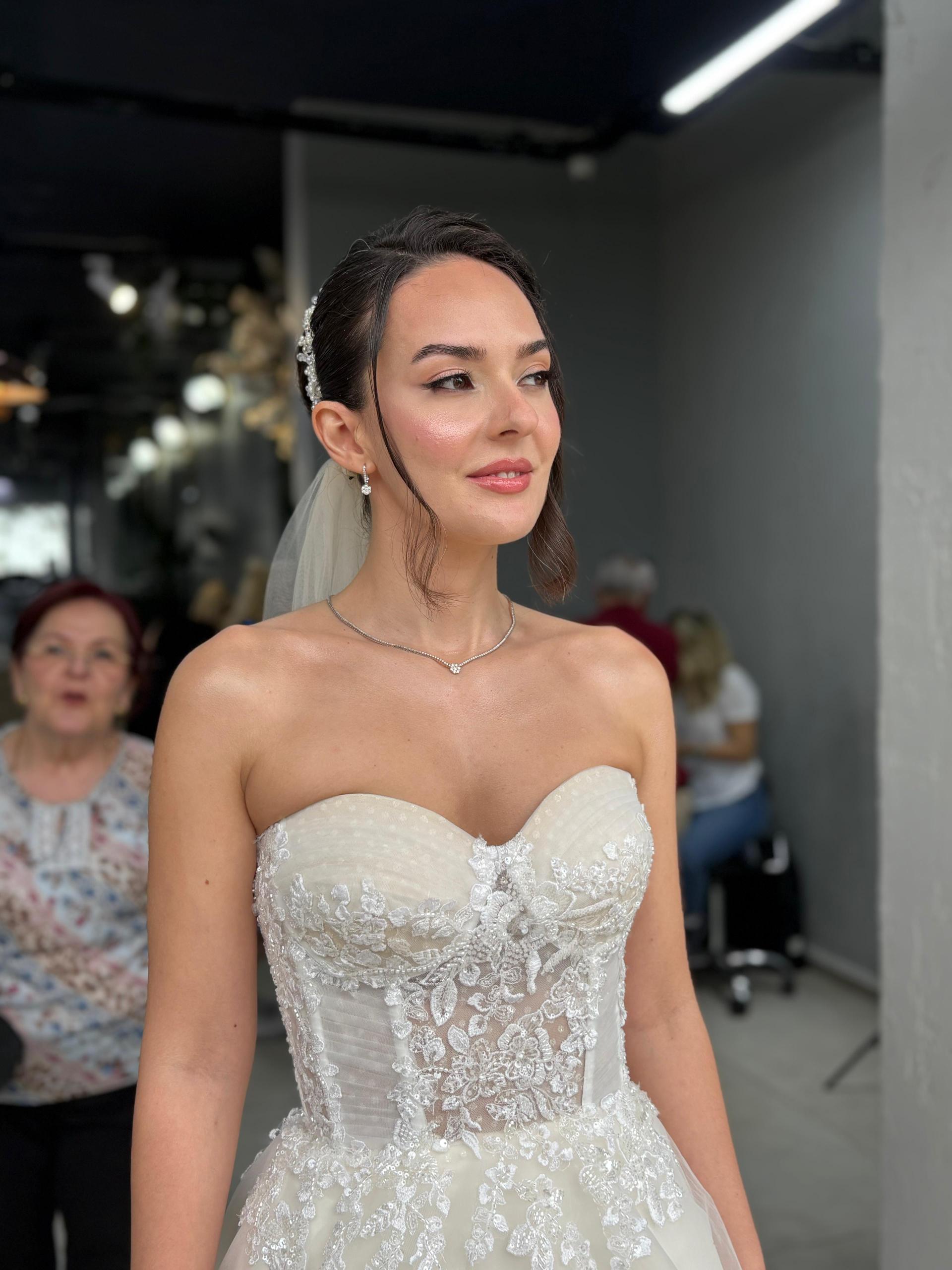 Samsun Atakum Gelin Saçı — Hollywood Kuaför salon uygulaması